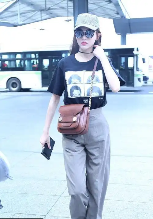 唐嫣现身机场领衔女明星好好穿衣系列,堪称街拍界的一股清流!