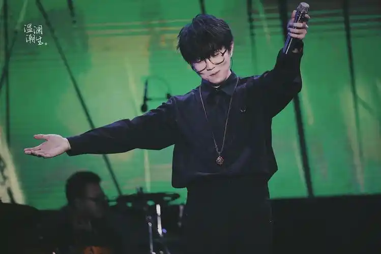 今天的毛不易太好看了我螺旋爆哭