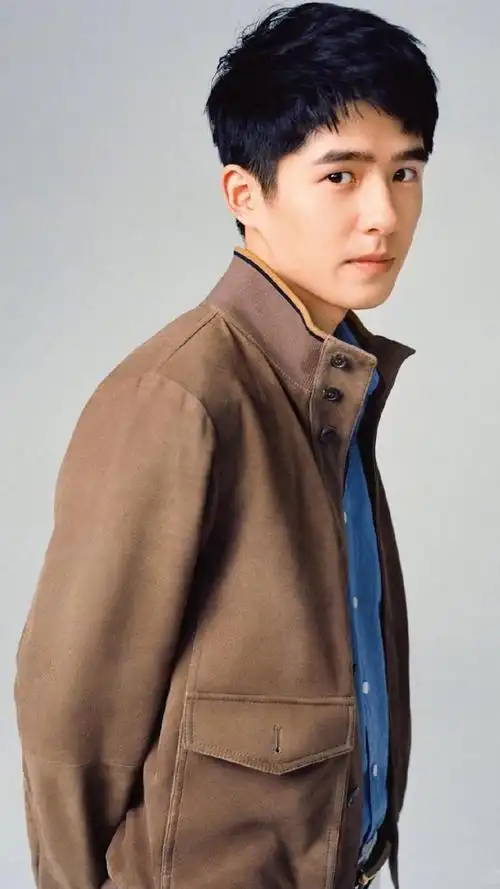 刘昊然俊朗清新帅气写真,高清锁屏图片,手机壁纸-桌面城市