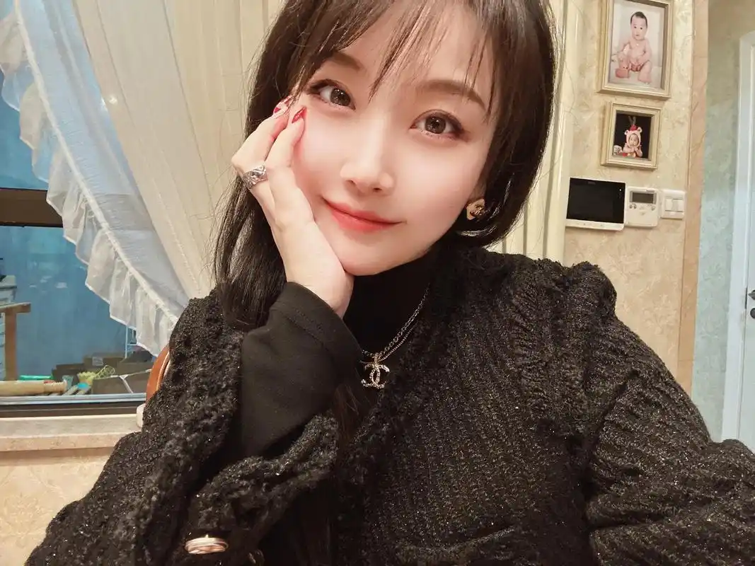 温柔的歌要配温柔的照片 女孩子的照片憋着不发,是会过期的 - 抖音