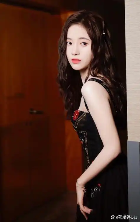 鞠婧祎万丽娜何晓玉