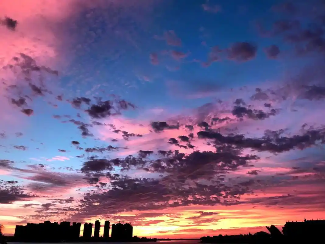 分享你手机里的天空照片.#我在人间贩卖黄昏 #遗憾是常有吧  - 抖音