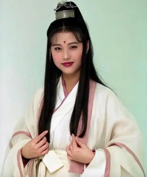 周海媚生前最后一次亮相,获封爱心环保大使,香港女神的传奇人生