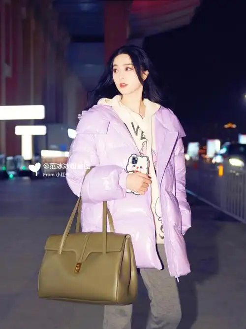 范冰冰潮流街拍一身休闲装束现身冬日街头