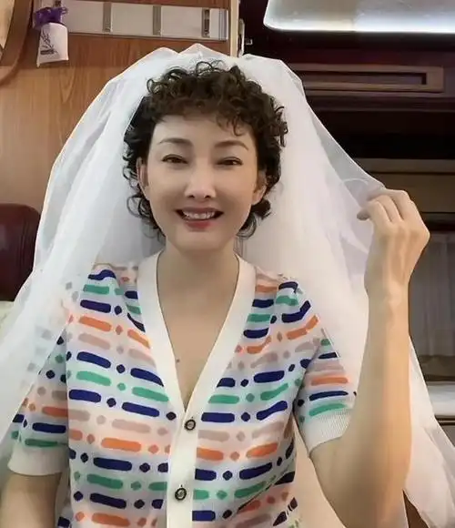 牛莉出轨丈夫,婚姻危在旦夕,爆料人称:离婚协议已达成!