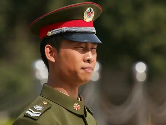 图男神张译军装图片合集军装换警服心情如何转换