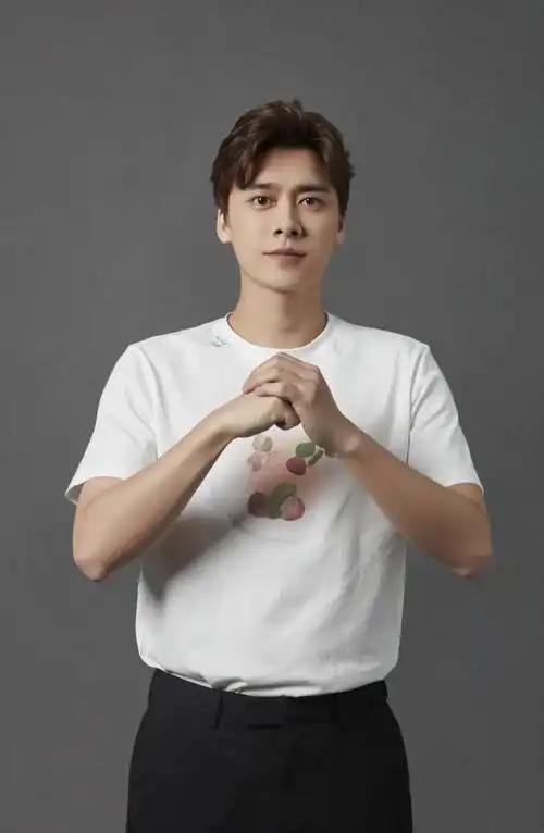 半个微笑x李易峰我们都是公益行动中的一颗小螺丝钉