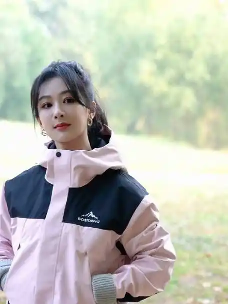 杨紫最新花絮来啦,喜欢看 动态紫更美[爱你]