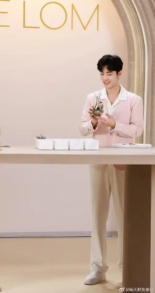 捧花,一整个暧昧值拉满了属于是被梦中花神战心动狙击了9595#肖战