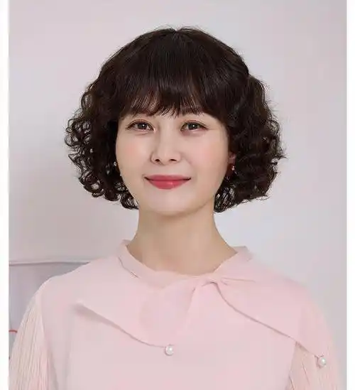 50岁中年女性剪什么发型显年轻?