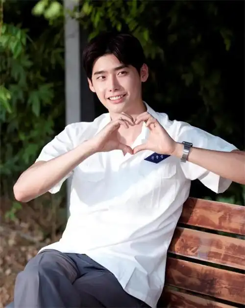 韩国男明星李钟硕生活照