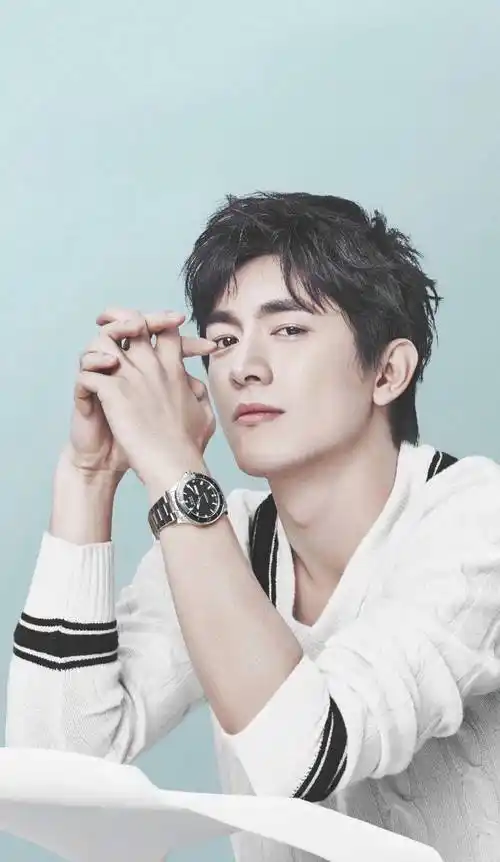 林更新嫩脸时期卷毛造型堪称蛊神,难怪他可以在那年代顶住韩流