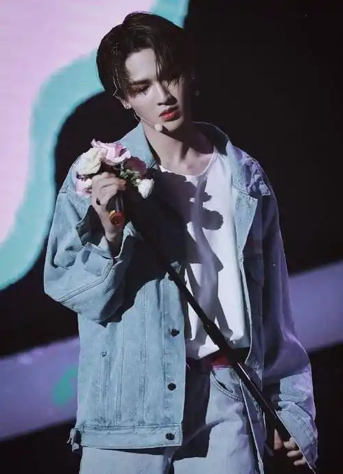 蔡徐坤朱正廷自小可爱,变化最大的是他_尤长靖_时候_照片