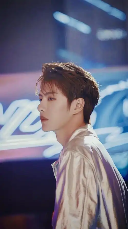 王一博美图再次来袭,怎么会有人生的如此精致!绝美壁纸快收藏!