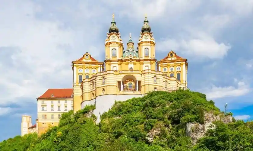 建筑学校及小型教堂建筑团队的情况_风格_约翰·米夏埃尔_菲舍尔