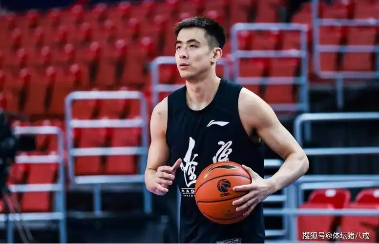 郭艾伦和赵继伟聊天记录被曝光,辽篮卫冕前景堪忧,杜锋机会来了_阶段