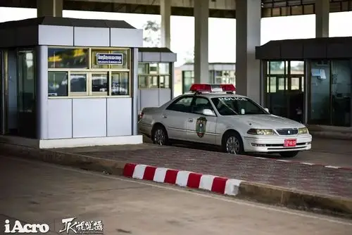 型车,可是像这台toyota mark ii(jzx100)警车这样再老一点的经典车,就
