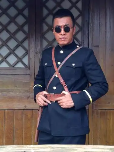 《蚂蚱》那志东与蒋欣并肩作战 尽显硬汉本色