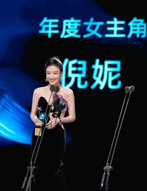 剧组就差朱一龙_reno_系列_礼服