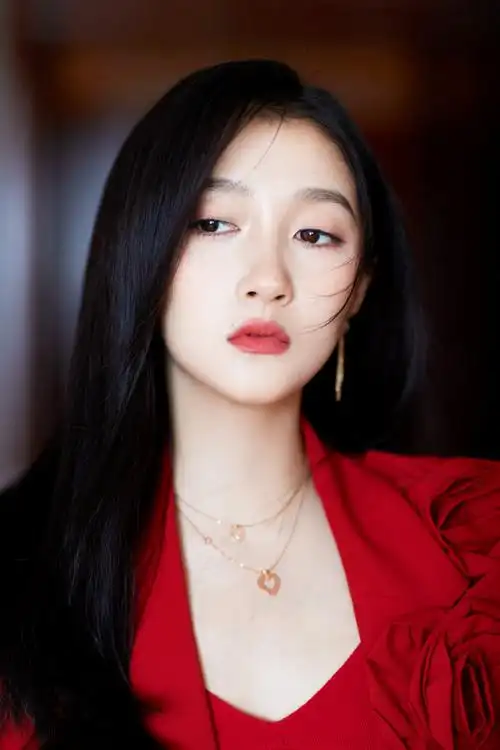 关晓彤看到自己蜡像的反应##关晓彤入驻上海杜莎