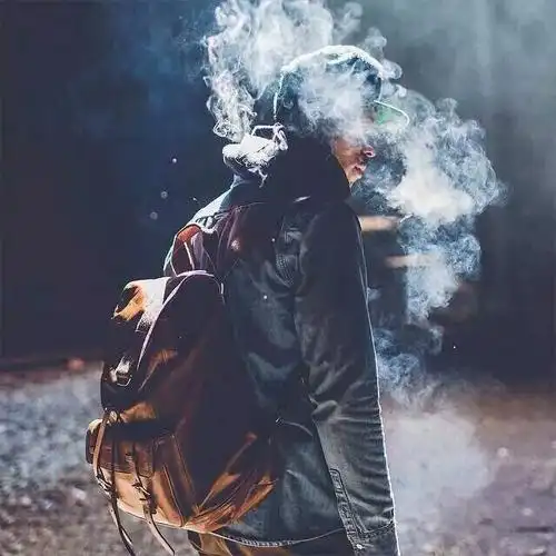 姐姐我喜欢一个人抽烟