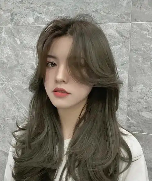 青棕色一款高级感十足的发色