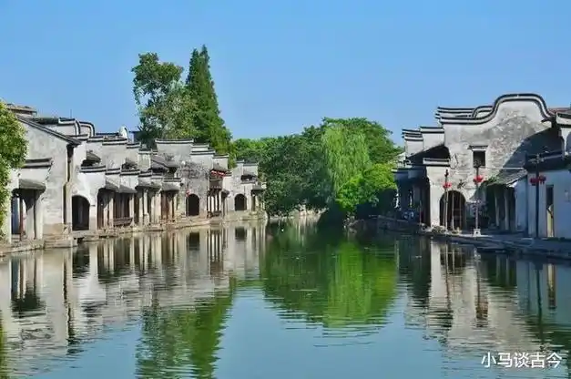 距今已有7000多年文明史和1300年建镇史,是典型的中国江南水乡古镇,是