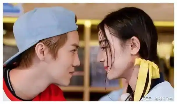 都很开心的坐等官宣恋爱联系,当时的迪丽热巴和鹿晗都是跑男的常驻