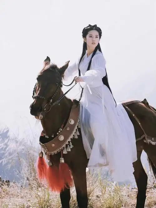 刘亦菲小龙女骑马图太美了