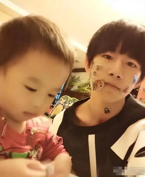 回顾大儿子影帝小儿子破世界纪录易烊千玺的妈妈有多厉害