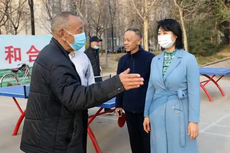 杨蕾走到群众中去把老百姓的小事当做我们的大事