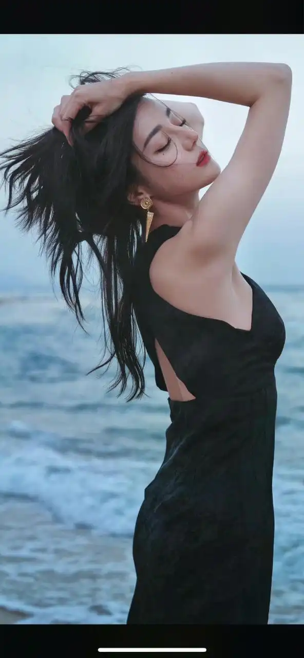 迪丽热巴海边拍摄美照,性感迷人!#养眼美女