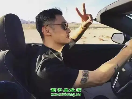 余文乐背头发型图片 另类背头发型就要这样扎