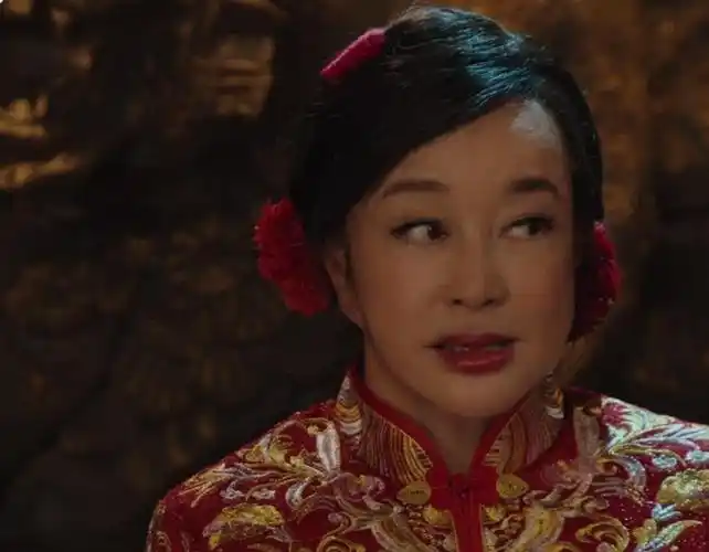 70岁刘晓庆宝刀不老,顶着一脸褶子尬演"新娘子",嘴巴笑歪了