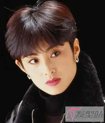 港风短发发型女打造浓郁复古风情