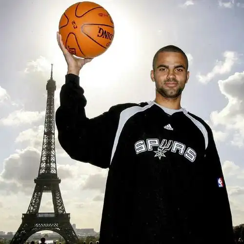 好后卫所在的球队都送回家保罗,库里等人,都曾是帕克的"手下败将"也许