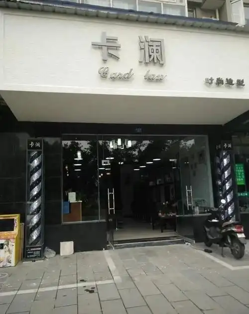 为什么美发店,服装店的门头有逼格看不懂,还有很多顾客,而餐厅门头就
