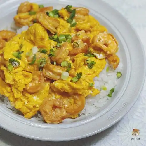 虾仁滑蛋饭的做法