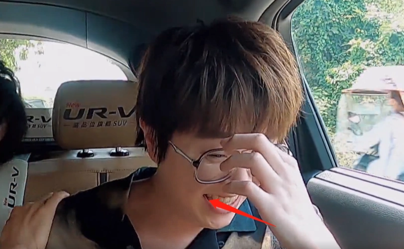 毛不易终于有钱整容了?