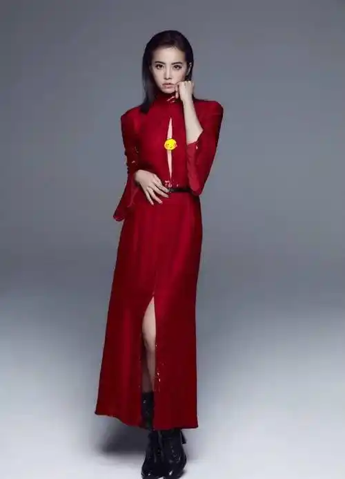 原创蔡依林的服饰一般人驾驭不了红色气场太强时尚裙尽显美腿