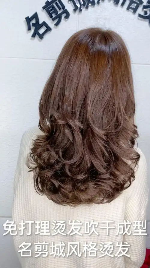免打理烫发,柔和大卷从18到68岁,谁烫谁好看
