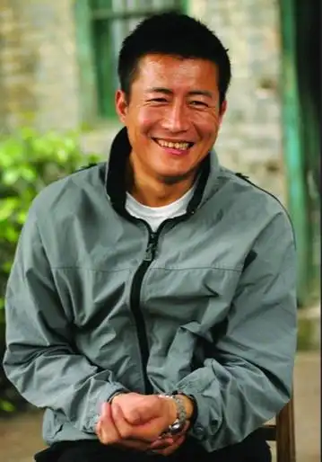 回顾高曙光与江珊离婚后51岁闪婚娶小16岁女富豪52岁再当爸爸