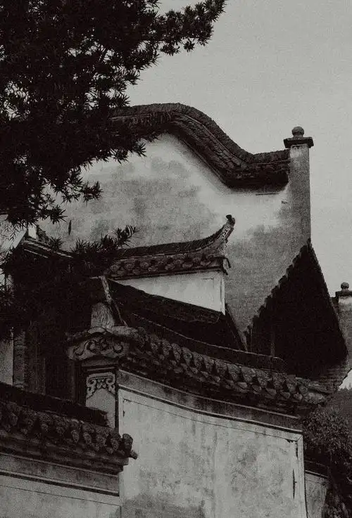 青砖黛瓦马头墙彰显着绵长深厚的底蕴.