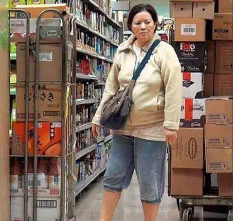 蓝洁瑛终究是走了,曾出演《大话西游》风华绝代女星变成"疯妇"