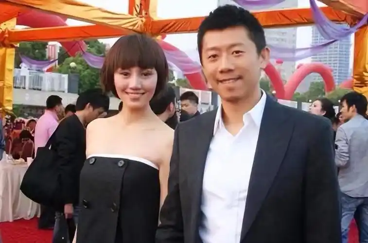 回顾夏雨结婚不邀请父亲婚后与母亲明算账妻子为他感到心疼