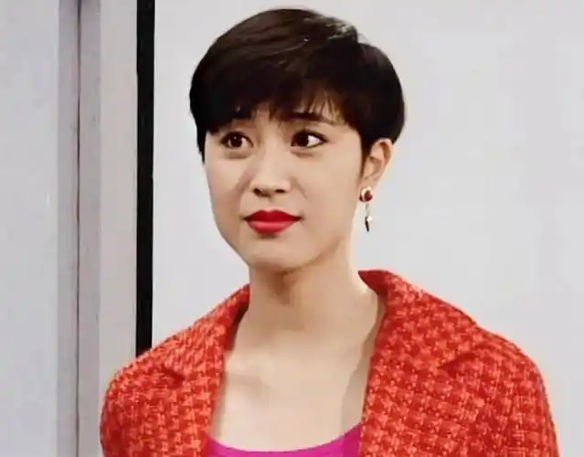 经典商战剧《巨人》两大美女,陈玉莲古典,陈法蓉清新