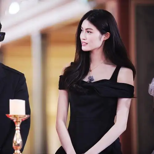 【图】超模何穗跑男出场 狂秀大长腿震惊全场_综艺戏曲_戏剧-超级明星