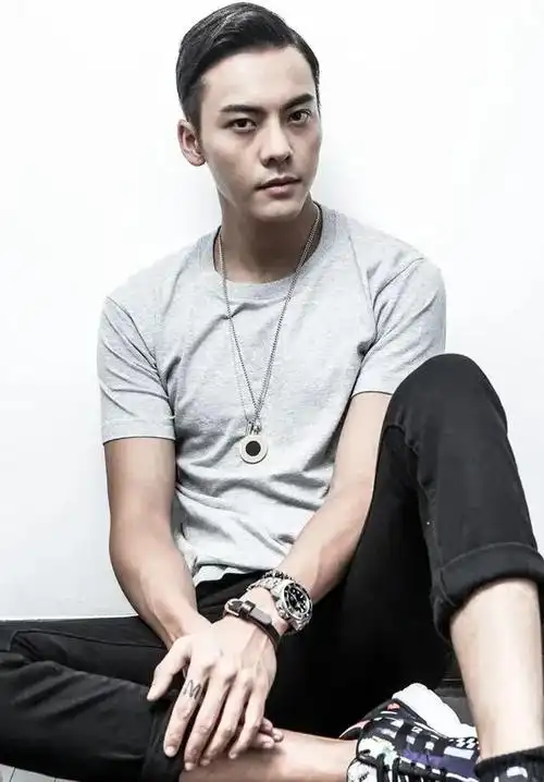 你见过陈伟霆最新的发型吗?没错,就是那个背头造型!