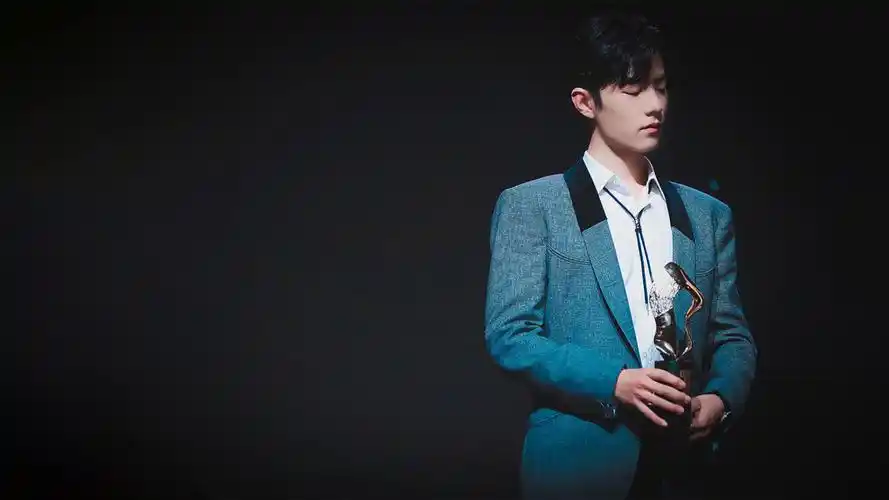 肖战有哪些好看的高清无水印图片(可以当壁纸的那种)? - 知乎