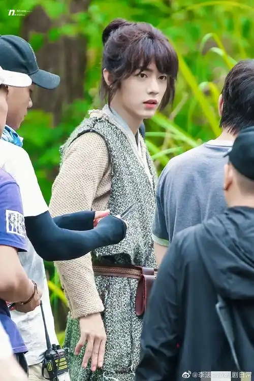 肖战斗罗大陆的小唐三又奶又可爱丸子头造型少年感太强了